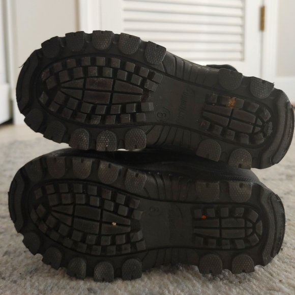 Kids Size 9 Snowboots - Picture 3 of 3